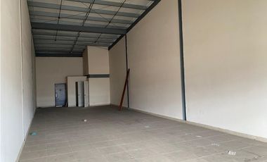LOCAL / TOCUMEN / PLAZA SUR / 127M / PLANTA BAJA / ANDEN / VACIO
