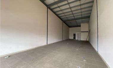 LOCAL / TOCUMEN / PLAZA SUR / 127M / PLANTA BAJA / ANDEN / VACIO