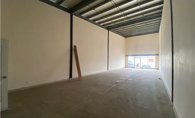 LOCAL / TOCUMEN / PLAZA SUR / 127M / PLANTA BAJA / ANDEN / VACIO