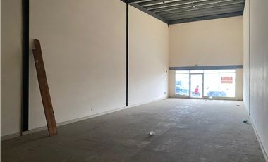 LOCAL / TOCUMEN / PLAZA SUR / 127M / PLANTA BAJA / ANDEN / VACIO