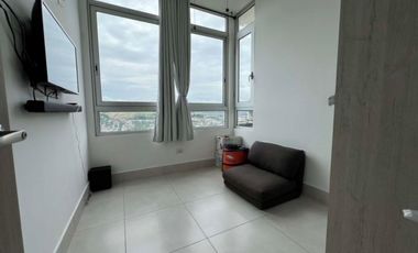 SE ALQUILA APARTAMENTO AMOBLADO EN PH GREENWOOD TOWER