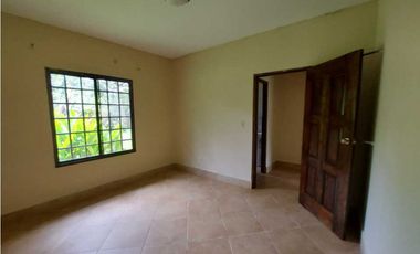 ALQUILO/ VENDO CASA DE 2 HABITACIONES FRENTE A CALLE SUPER MR.PRECIO