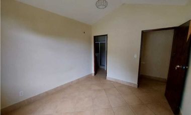 ALQUILO/ VENDO CASA DE 2 HABITACIONES FRENTE A CALLE SUPER MR.PRECIO