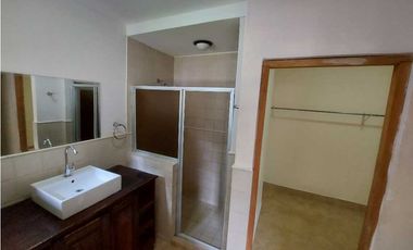 ALQUILO/ VENDO CASA DE 2 HABITACIONES FRENTE A CALLE SUPER MR.PRECIO