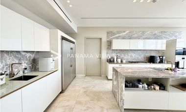 LA MAISON BY FENDI / SANTA MARIA / VENTA DE LUJO
