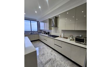 Venta Apartamento en Santa María, Edificio Empire