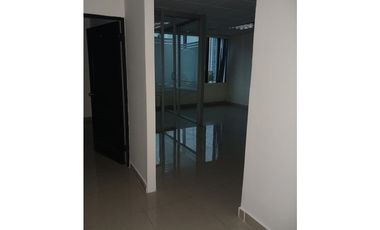 ALQUILER OFICINA AMOBLADA 154mt2 TORRE CREDICORP BANK CALLE 50 PT