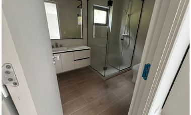 VENTA DE HERMOSA CASA A ESTRENAR EN ALBROOK.