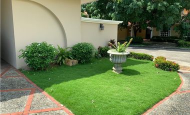 VENTA O ALQUILER DE CASA EN COSTA DEL ESTE 4470