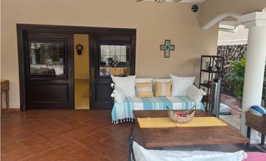 VENTA O ALQUILER DE CASA EN COSTA DEL ESTE 4470