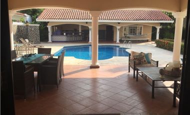 VENTA O ALQUILER DE CASA EN COSTA DEL ESTE 4470
