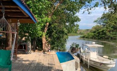 vendo  Casa con Acceso Directo al Mar y Embarcadero Privado