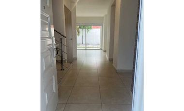 SE VENDE CASA EN RESERVA DE VERSALLES