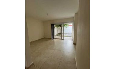 SE VENDE CASA EN RESERVA DE VERSALLES