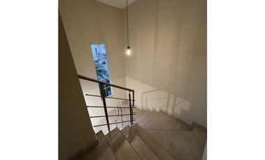 SE VENDE CASA EN RESERVA DE VERSALLES