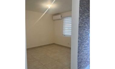 SE VENDE CASA EN RESERVA DE VERSALLES