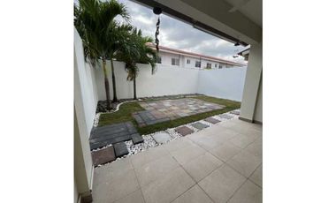 SE VENDE CASA EN RESERVA DE VERSALLES