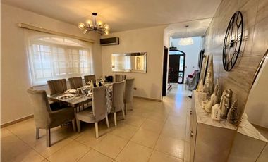 Casa en venta en Res. El Doral- Costa Sur (JS)