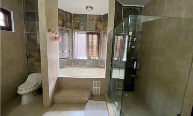 Casa en venta en Res. El Doral- Costa Sur (JS)