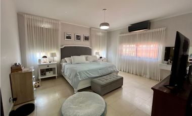 Casa en venta en Res. El Doral- Costa Sur (JS)