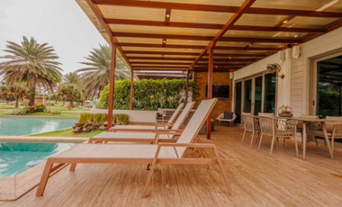 Playa Escondida Casa  de lujo turn key a solo $850K