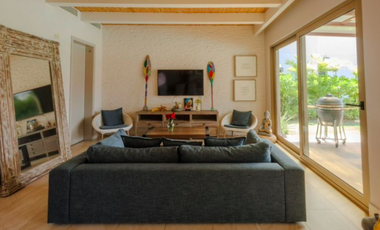 Playa Escondida Casa  de lujo turn key a solo $850K