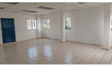 Vendo propiedad comercial san Miguelito financiamiento  vía principal