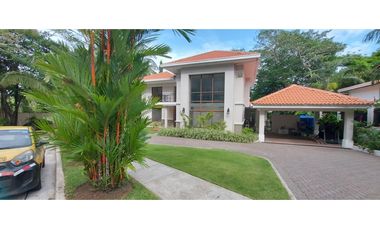 Se Vende Casa con Piscina en Camino de Cruces – Modelo Santa Lucía