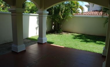 SE VENDE CASA EN COSTA SUR