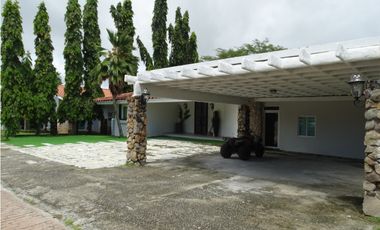 Alquila tu casa de lujo en Punta Barco Village  🌊✨