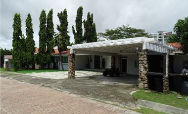 Alquila tu casa de lujo en Punta Barco Village  🌊✨