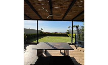 Punta Caelo, planta baja con patio Amoblado en Alquiler