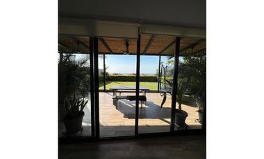 Punta Caelo, planta baja con patio Amoblado en Alquiler