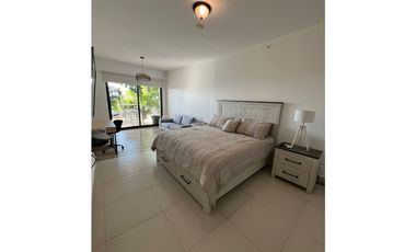 Punta Caelo, planta baja con patio Amoblado en Alquiler