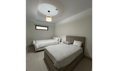 Punta Caelo, planta baja con patio Amoblado en Alquiler