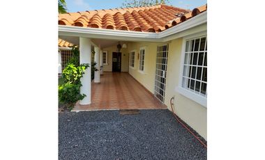 Alquiler casa con piscina en Quintas de Coronado!