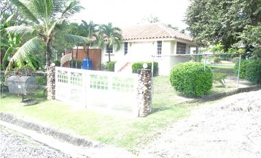 Alquiler casa con piscina en Quintas de Coronado!