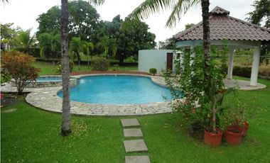 Alquiler casa con piscina en Quintas de Coronado!
