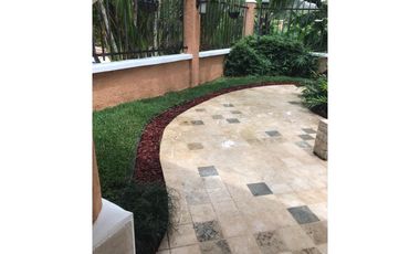 SE VENDE CASA EN CLAYTON