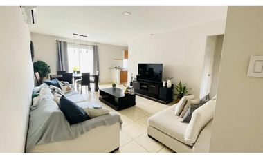 SE VENDE CASA EN LA ARBOLEDA