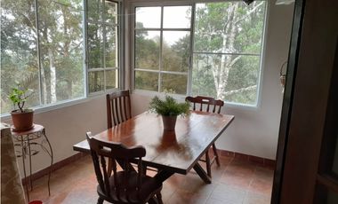 ¡Tu refugio de montaña en Cerro Azul te espera! 🌿