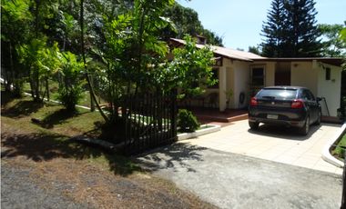 ¡Tu refugio de montaña en Cerro Azul te espera! 🌿