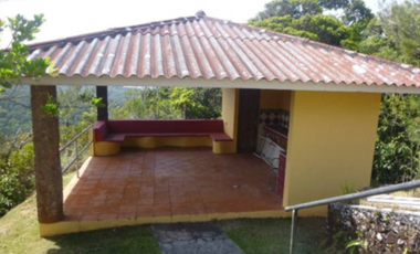 VENDO CASA EN ALTOS DE CERRO AZUL CON VISTA PANORMICA