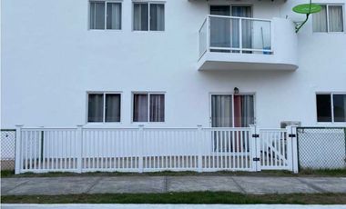 ALQUILO APARTAMENTO AMOBLADO EN LA PLAYA LA BARQUETA