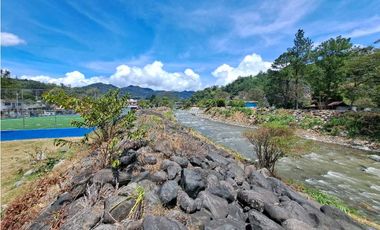 VENDO LOTE DE 1100M2 TITULADO COLINDANTE CON RIO CALDERA