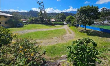 VENDO LOTE DE 1100M2 TITULADO COLINDANTE CON RIO CALDERA