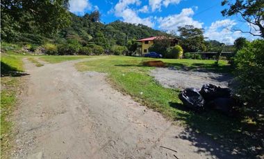 VENDO LOTE DE 1100M2 TITULADO COLINDANTE CON RIO CALDERA