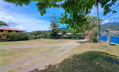 VENDO LOTE DE 1100M2 TITULADO COLINDANTE CON RIO CALDERA