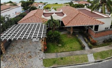 SE VENDE CASA DE PLAYA CON PISCINA EN SAN CARLOS