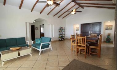 SE VENDE CASA DE PLAYA CON PISCINA EN SAN CARLOS